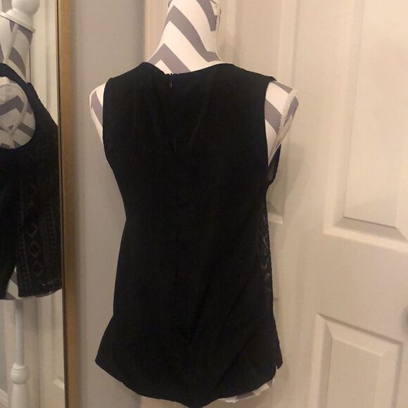 Lacey lined split hem she’ll top - Picture 3 of 5